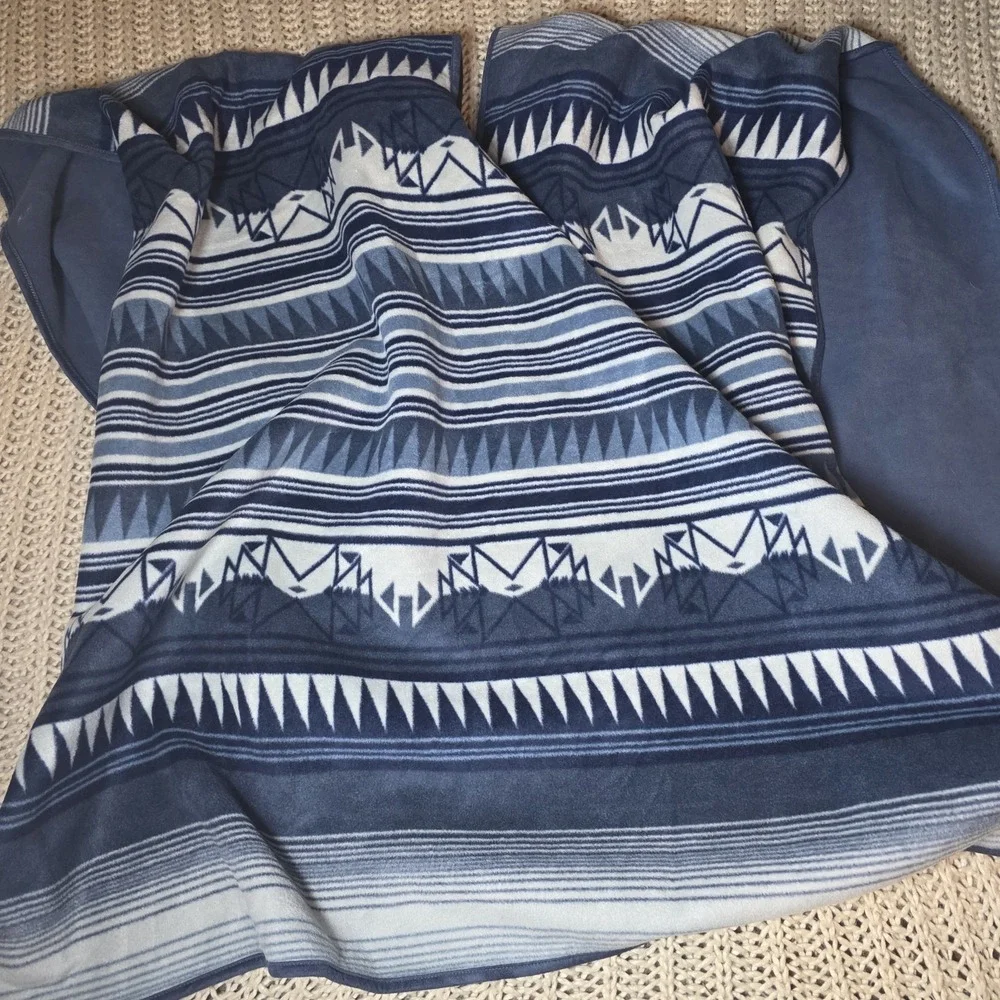 Woolrich Poncho Blue Bohemian Aztec Blanket Wrap Southwest Tribal Fleece Poncho